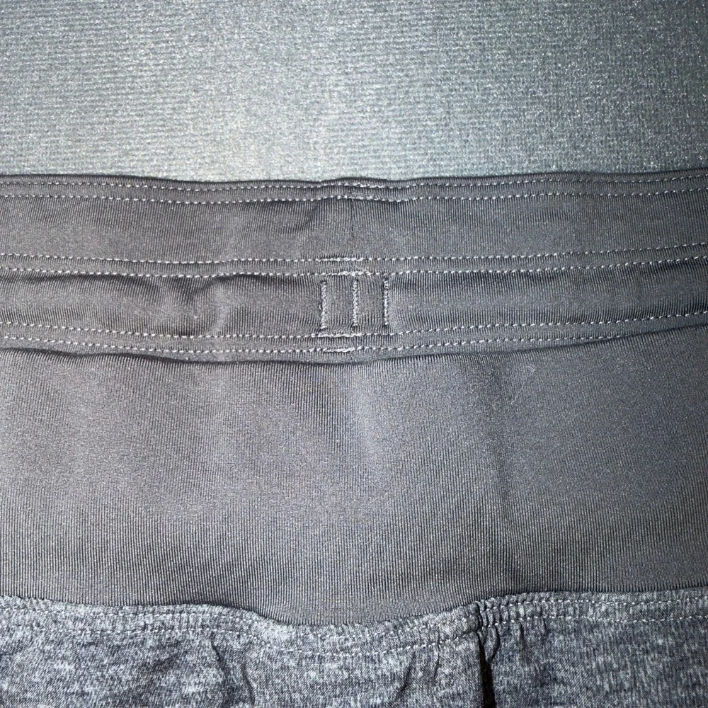Lululemon Mens Heathered Grey Athletic Training Running Shorts Zipper Pocket l